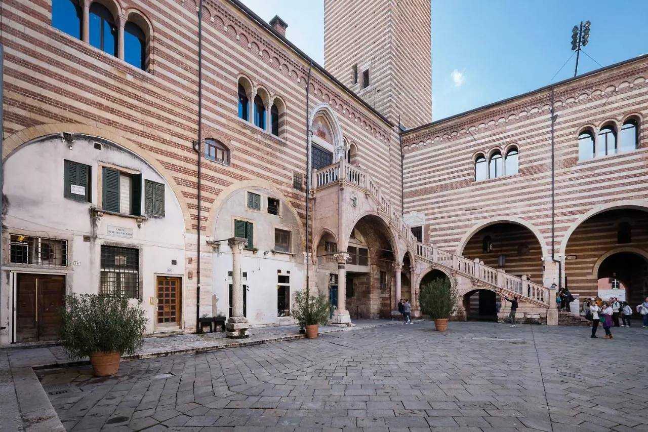 Casa Delle Erbe Apartment Verona Italy
